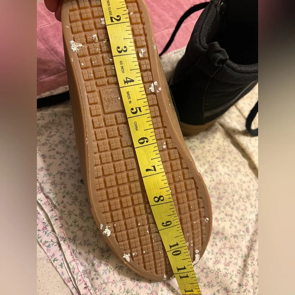 Shoes size 8.5